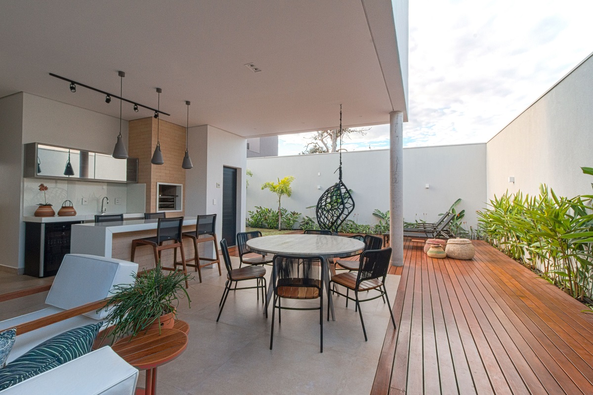 Covered Outdoor Kitchen Ideas to Upgrade Your Backyard This Summer